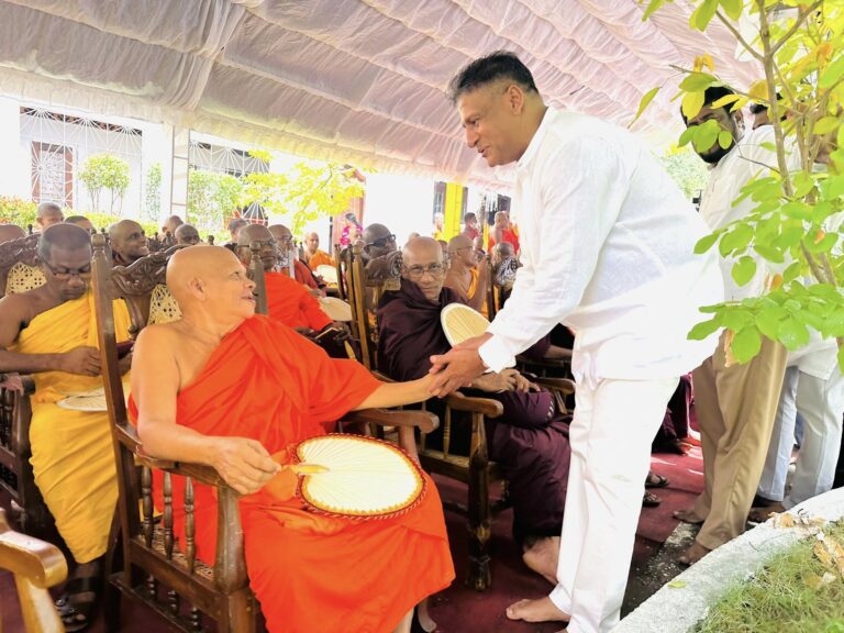 ජන්ම දිනය නිමිත්තෙන් පා.ම දිලිත් ජයවීර ආගමික වතාවත්වලට එක්වෙයි .. (Photos)