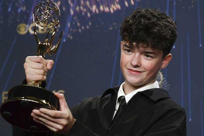 ‘ඕවන් කූපර්’ එමී සම්මානයක් දිනූ ලාබාලතම නළුවා බවට පත්වෙයි