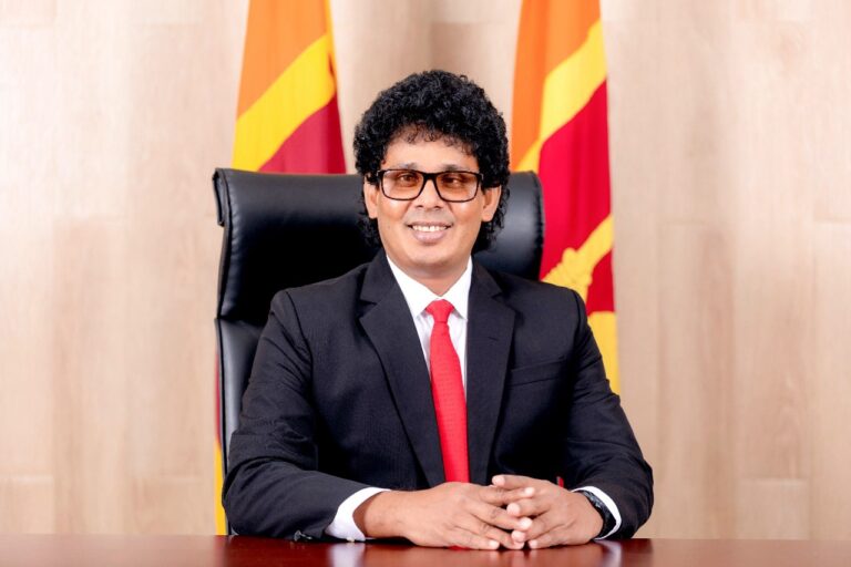 පාස්කු ප්‍රහාරයේ සාකච්ඡා කළ සංවේදී කරුණක් ට්විටර් ගිණුමේ පළ කළ මන්ත්‍රී කාරක සභාවෙන් නෙරපිය යුතුයි – ඇමැති වසන්ත සමරසිංහ