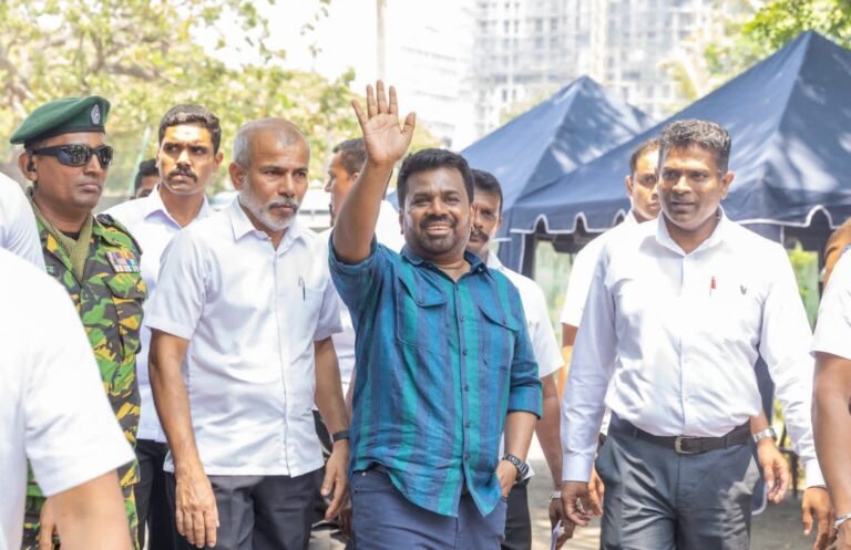 “ගැහැනු අපි එක මිටට – ඇය නැගිටින විට නැගිටිනවා රට” කාන්තා දින සැමරුම සහභාගි වෙමින් . :- ජනපති අනුර කුමාර දිසානායක