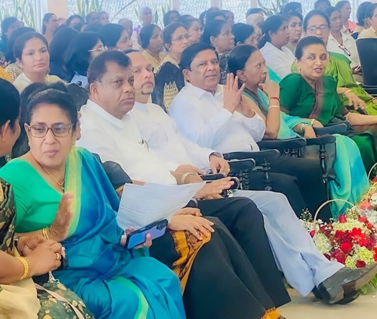 එක්සත් ලක් වනිතා පෙරමුණ විසින් “බොරුව පරදවමු සත්‍ය දිනවමු” :- සිරිකොත ඒක්සත් ජාතික පක්ෂ මූලස්ථානයේ (photos)