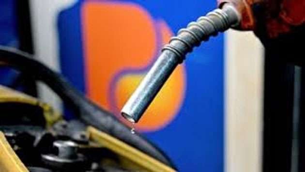 අද (21) මධ්‍යම රාත්‍රියේ සිට ක්‍රියාත්මක වන පරිදි ඉන්ධන මිල ඉහළට.&nbsp;